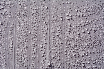 Wassertropfen auf Hintergrund weiss