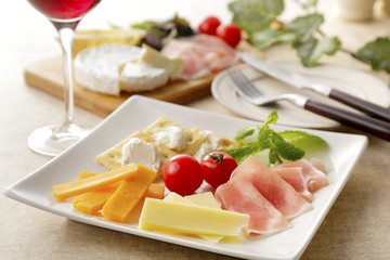 チーズと生ハムのオードブル　Cheese and raw ham hors d 'oeuvres