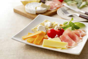 チーズと生ハムのオードブル　Cheese and raw ham hors d 'oeuvres
