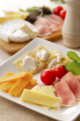 チーズと生ハムのオードブル　Cheese and raw ham hors d 'oeuvres