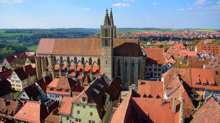 Obraz premium St. James church in Rothenburg ob der Tauber in Bavaria, Germany. It serves as a church on the pilgrimage route to St. James Church in Santiago de Compostela in Spain.