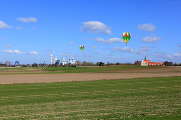 Przelot balonami nad elektrownią Opole.
