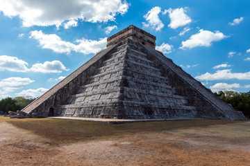 Fototapeta na wymiar Chichen Itza Mexico El Castillo Pyramid