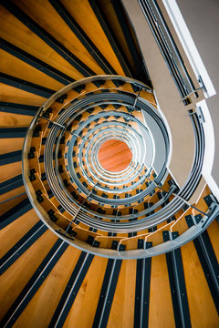 Escalier en colimaçon dans un immeuble du quartier de la Part-Dieu à Lyon