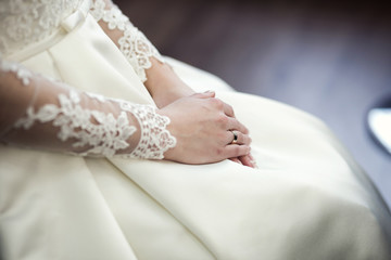 Obraz na płótnie Canvas Morning of the bride, the bride wears a dress,a beautiful dress