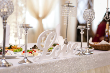  inscription love on the wedding table,bridal accessories, wedding European, American Wedding