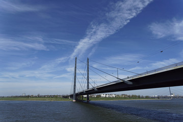 Rheinkniebrücke 4