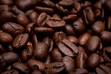 Naklejka premium Organic coffee beans in background close up.