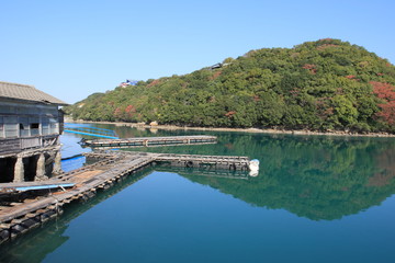 Obraz premium 船着き場 入り江 秋