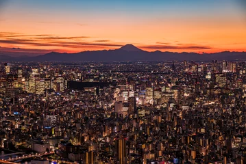 Schilderijen op glas Avond / nacht uitzicht op het centrum van Tokio en silhouet van de berg Fuji Groot panorama © hit1912