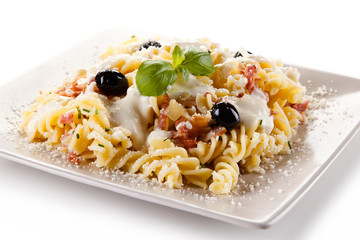 Pasta with cream sauce and beacon