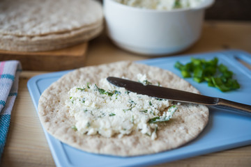 Salty cottage cheese with fresh herbs and pita bread