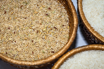 Brown rice .