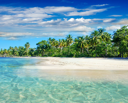 Ferien, Tourismus, Glück, Freude, Ruhe, Auszeit, Meditation: Traumurlaub an einem einsamen Strand in der Karibik :) © doris oberfrank-list