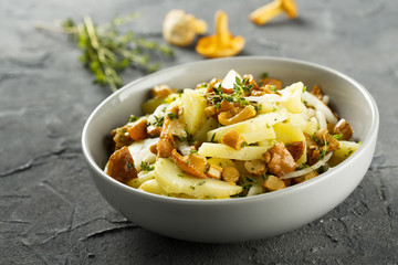 Pasta with chanterelle mushrooms and herbs