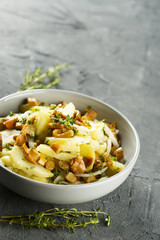 Pasta with chanterelle mushrooms and herbs
