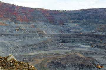 large quarry mining of iron ore