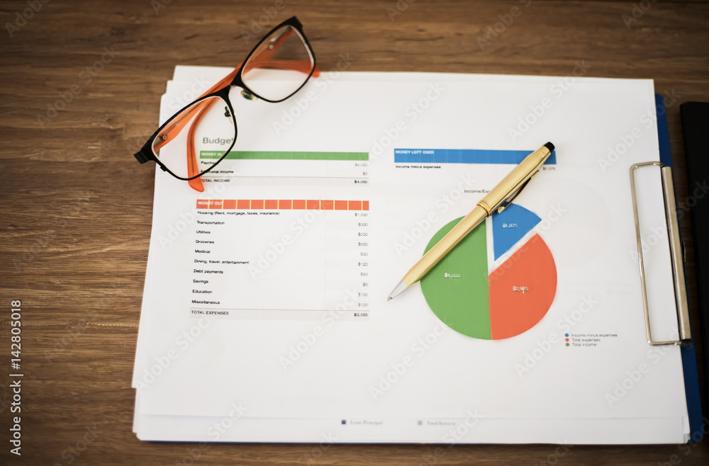 Aufkleber business concept of office working and analysis graphics and clock on table