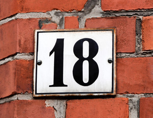 Hausnummer 18