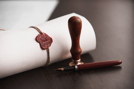 Last Will and testament document with pen and notary seal