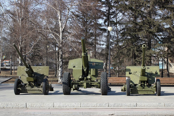 Guns mounted on the Victory Memorial Square