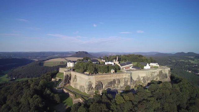 K&ouml;nigstein - przelot nad twierdzą