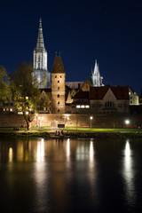 Fototapeta na wymiar Ulm bei Nacht
