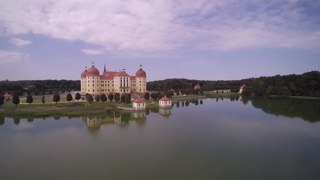 Pałac Moritzburg
– przelot nad pałacem