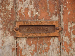 Rotbrauner Brifkasten