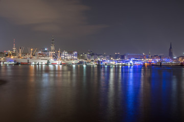 Obraz na płótnie Canvas nightly panorama from the harbour of hamburg germany