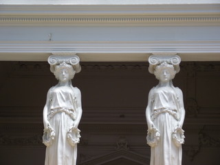 estatua blanca mujeres