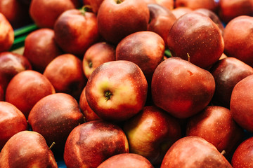 Fototapeta na wymiar Fresh apples. Natural local products on the farm market. Harvesting. Seasonal products. Food.