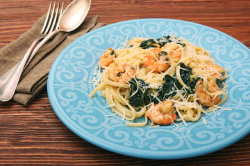 pasta with shrimps, spinach and parmesan