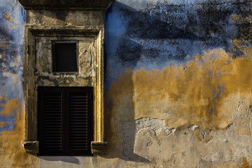 old colourful wall with a window / antico muro colorato con una finestra