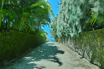 ハワイ　ラニカイビーチへの入り口