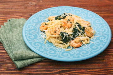 pasta with shrimps, spinach and parmesan