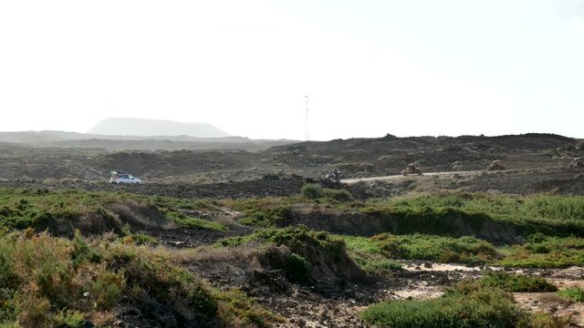 buggy dans le d&eacute;sert   4k vid&eacute;o