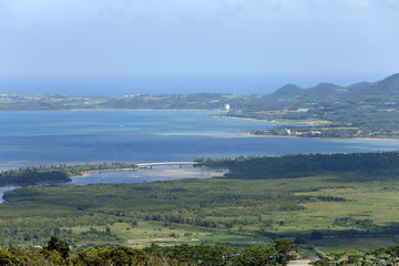 Fototapeta na wymiar エメラルドの海の見える展望台からの景色