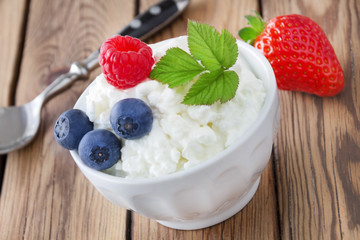 Cottage cheese and fruits