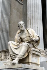 Papier Peint photo autocollant Monument historique Sculpture of Herodotus of Halicarnassus, the building of the Austrian Parliament.