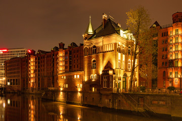 Fototapeta na wymiar Wasserschloss Hamburg