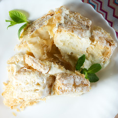 Layer cake with custard and mint