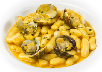Fabada con almejas