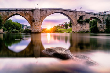 Galicia Orense Puente Romano Río Miño  - obrazy, fototapety, plakaty