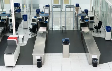 Cercles muraux Aéroport Contrôle de sécurité de l& 39 aéroport dans le terminal passagers.