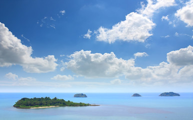 Fototapeta na wymiar landscape or seascape sea and beach on the clear blue sky with the white cloud in koh chang or elephant island point at trad on summer holiday travel trip