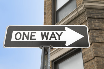 Obraz premium Black and white one way sign
