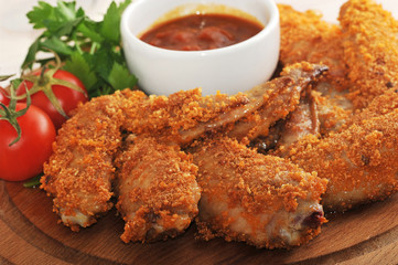 fried chicken wings breaded with ketchup, tomato and parsley