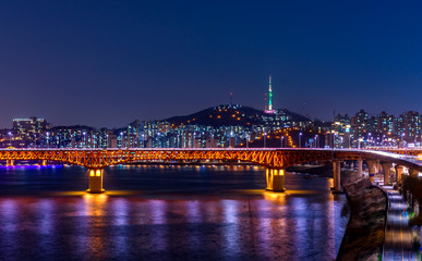Fototapeta premium Korea,Seongsu bridge of Hangang river at night.