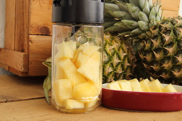 Ananas im Schälchen